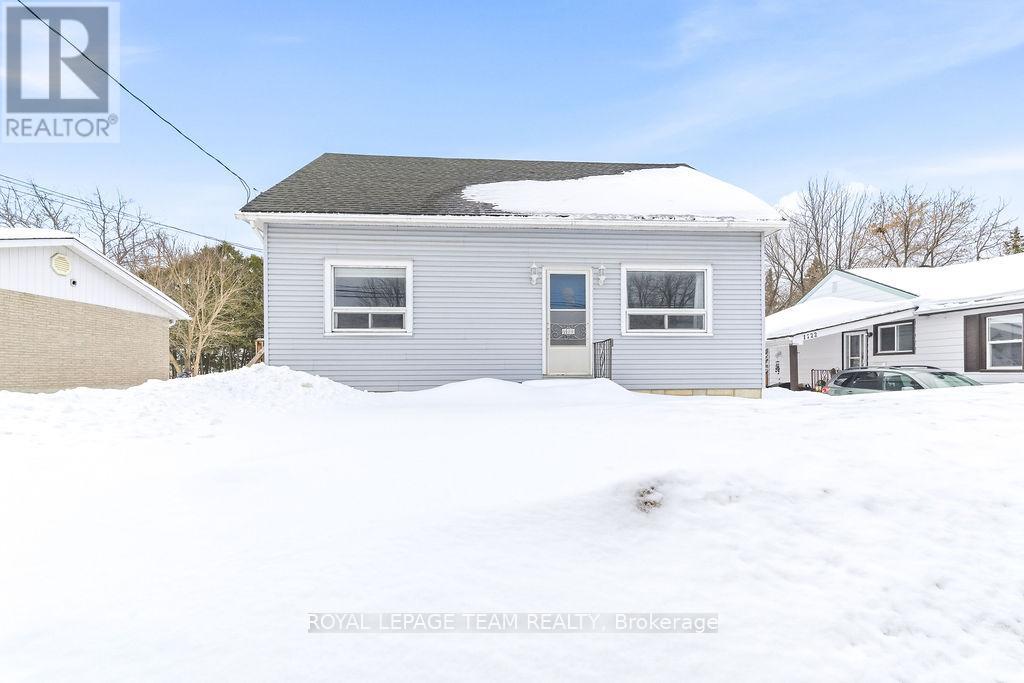 1120 Pembroke Street W, Pembroke, Ontario  K8A 5R5 - Photo 3 - X12837164