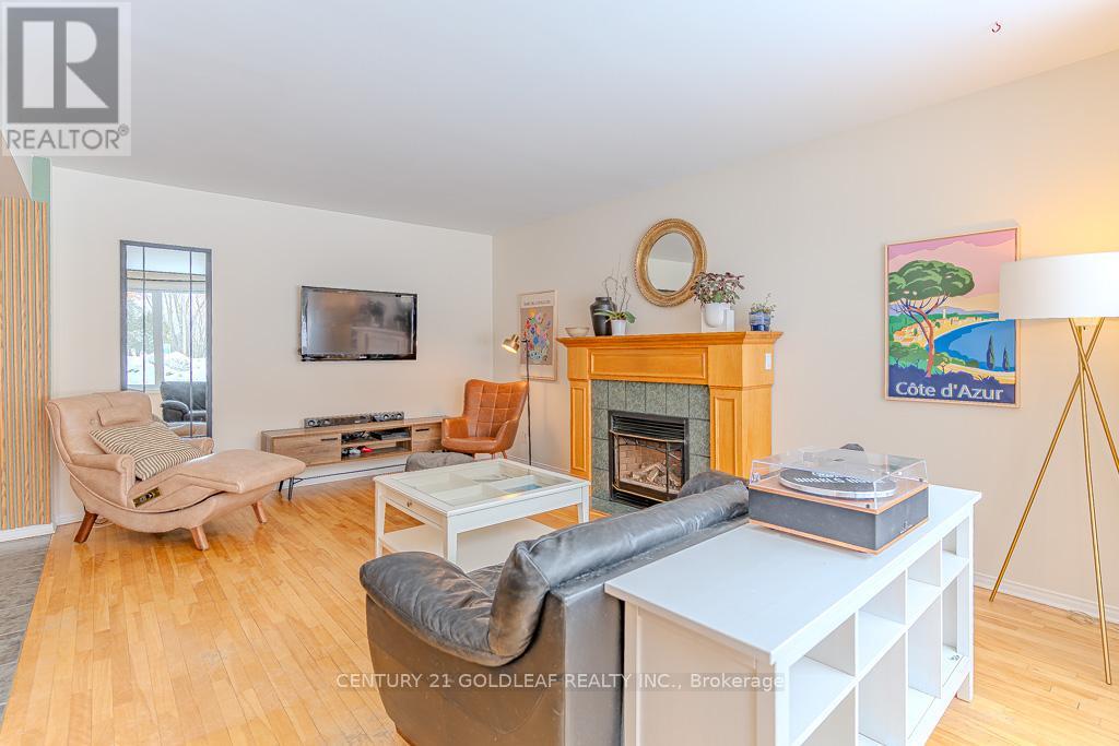 1075 North River Road, Ottawa, Ontario  K1K 3V9 - Photo 5 - X12837124