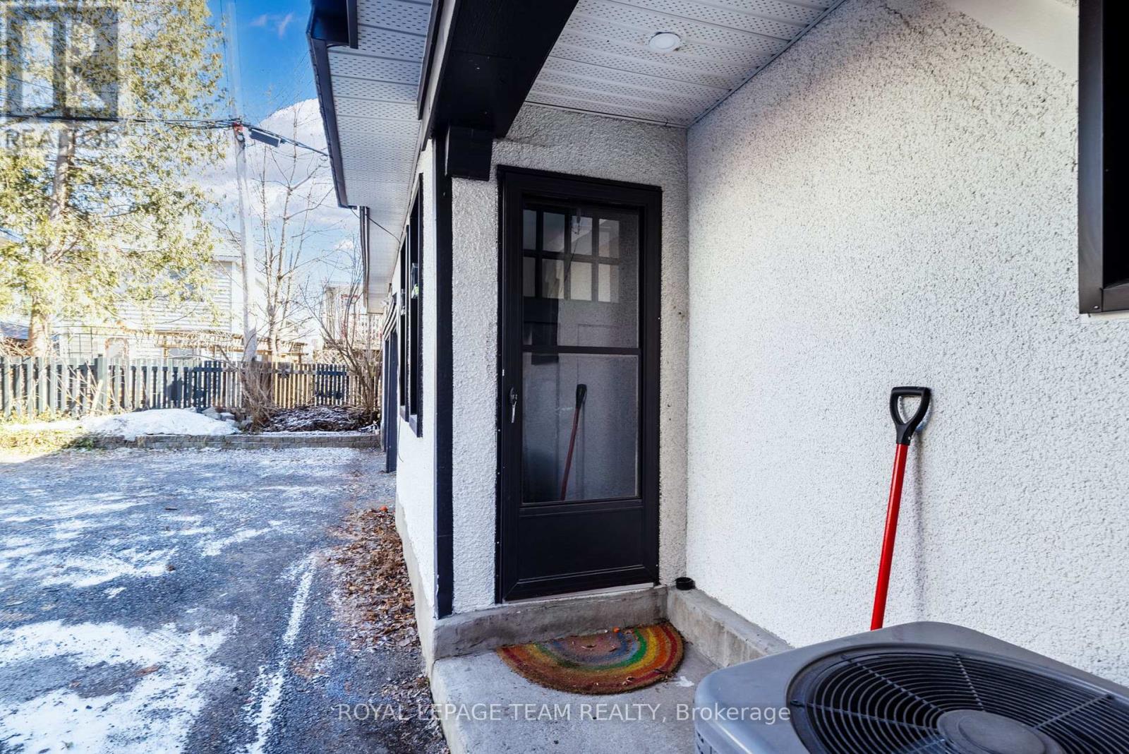 B - 325 Hinchey Avenue, Ottawa, Ontario  K1Y 1M1 - Photo 3 - X12837154