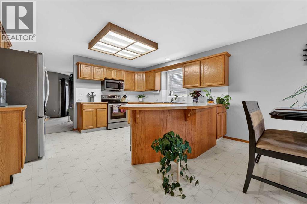 95 Stoney Crescent W, Lethbridge, Alberta  T1K 7B2 - Photo 11 - A2289473