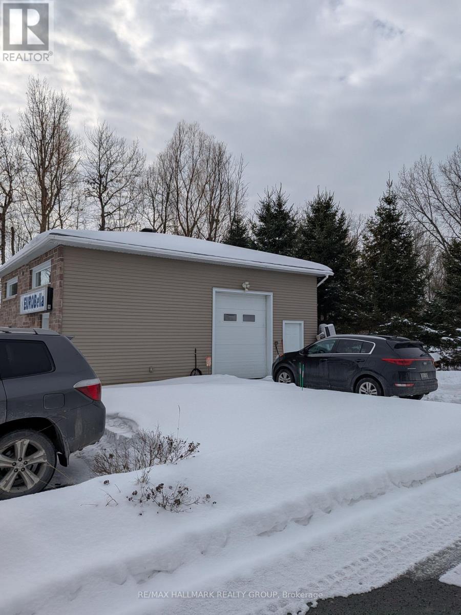 4110 Albion Road, Ottawa, Ontario K1T 3W1 - Photo 3 - X12789312