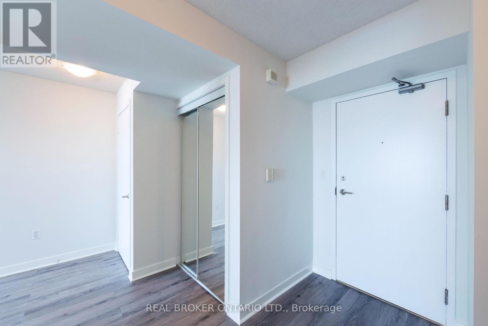 2716 - 25 Telegram Mews, Toronto, Ontario  M5V 3Y9 - Photo 2 - C12837116