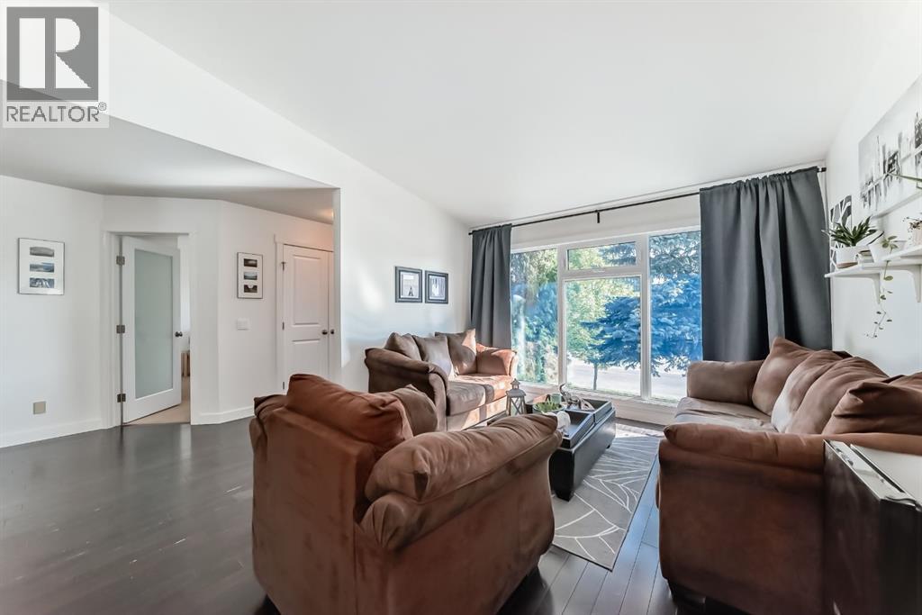 208 Woodbine Boulevard Sw, Calgary, Alberta  T2W 4K5 - Photo 5 - A2288115