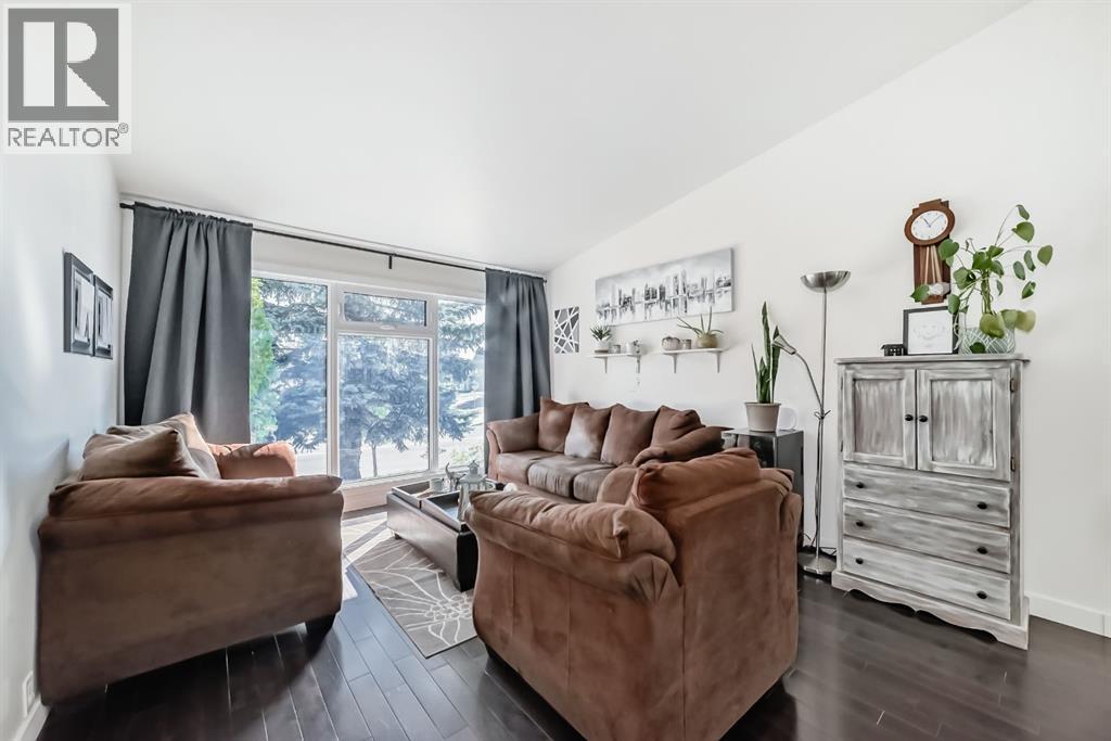 208 Woodbine Boulevard Sw, Calgary, Alberta  T2W 4K5 - Photo 6 - A2288115