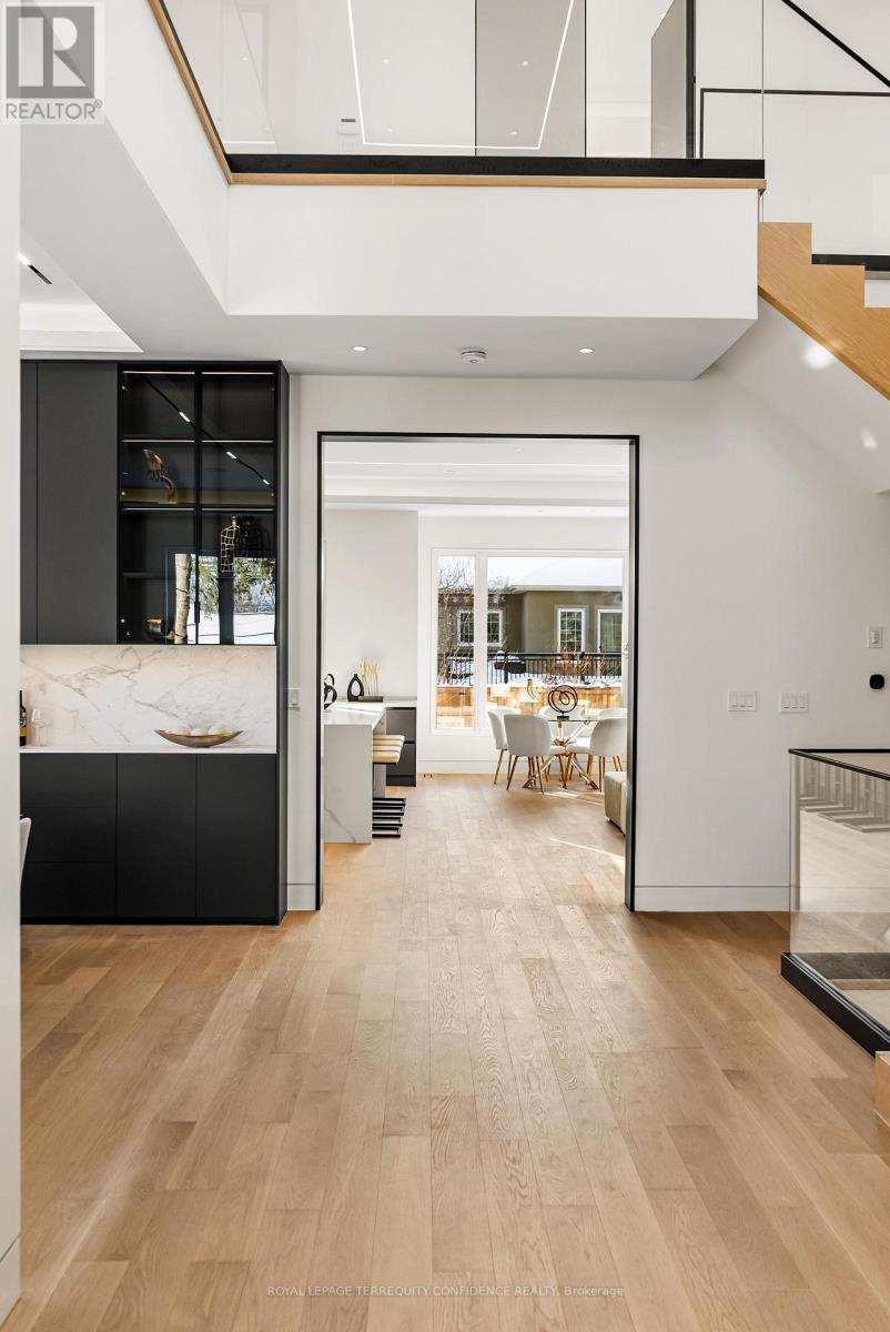 281 Kerrybrook Drive, Richmond Hill, Ontario  L4C 3R2 - Photo 5 - N12837170