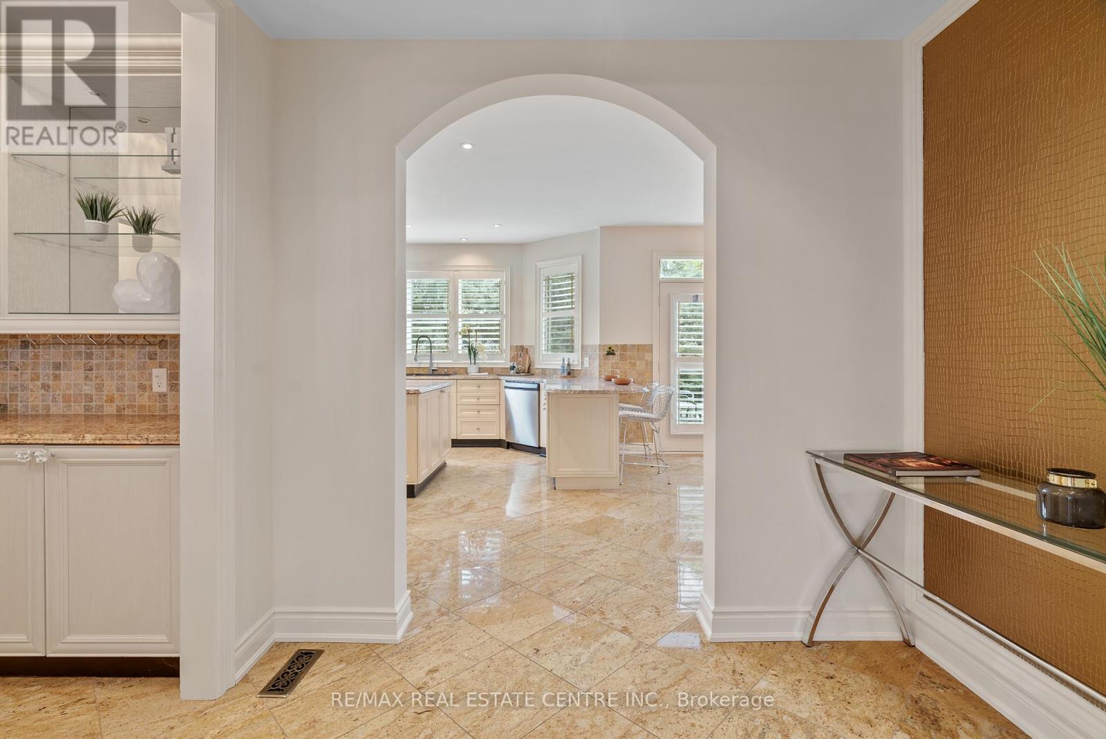 645 Cranleigh Court, Mississauga, Ontario  L5H 4L4 - Photo 12 - W12837142