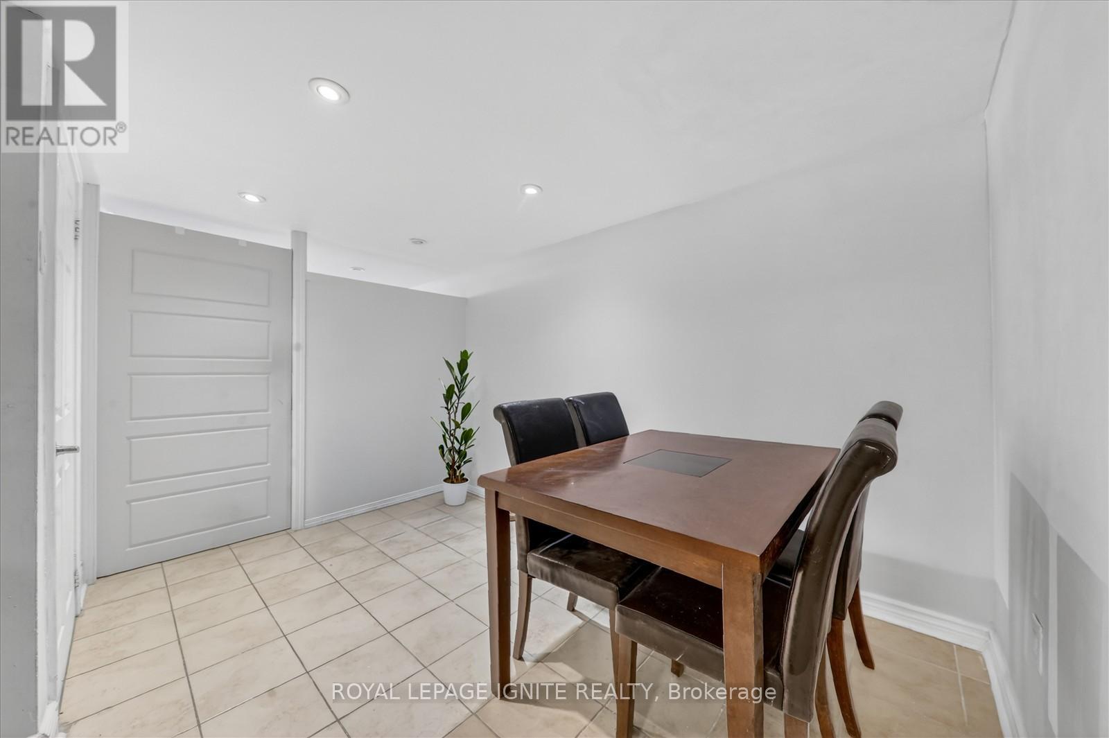 12 Kanarick Crescent, Toronto, Ontario  M3L 1P4 - Photo 11 - W12837150