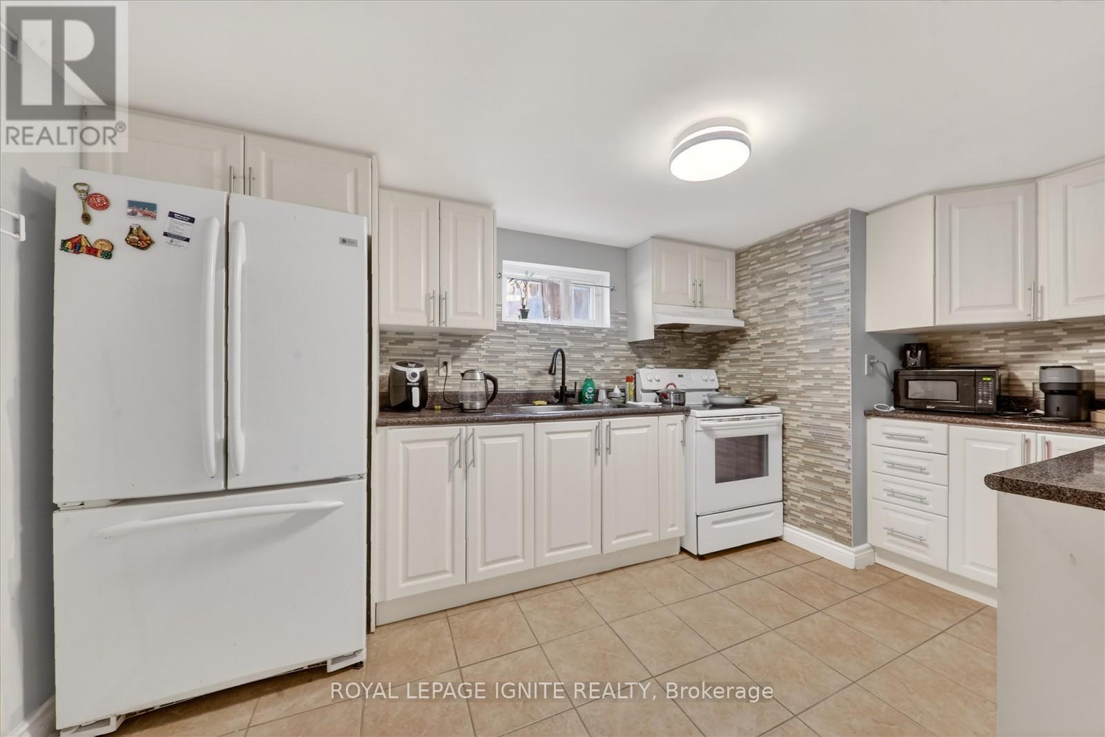 12 Kanarick Crescent, Toronto, Ontario  M3L 1P4 - Photo 12 - W12837150