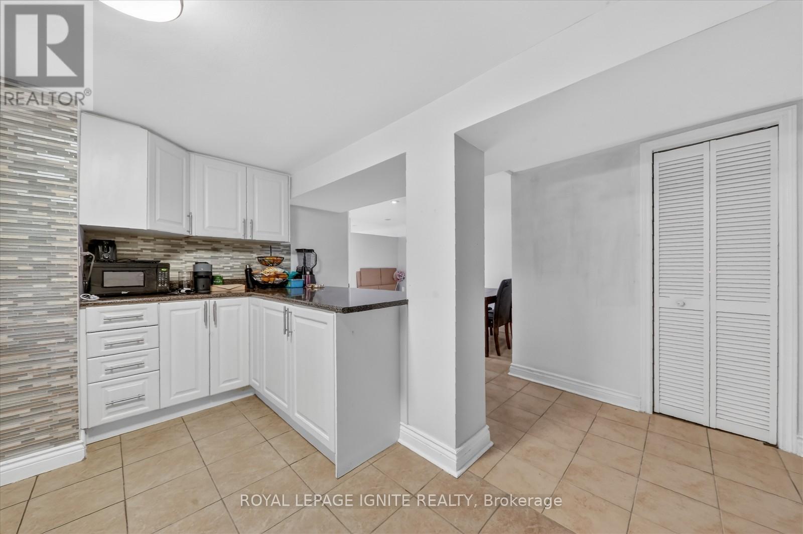 12 Kanarick Crescent, Toronto, Ontario  M3L 1P4 - Photo 13 - W12837150