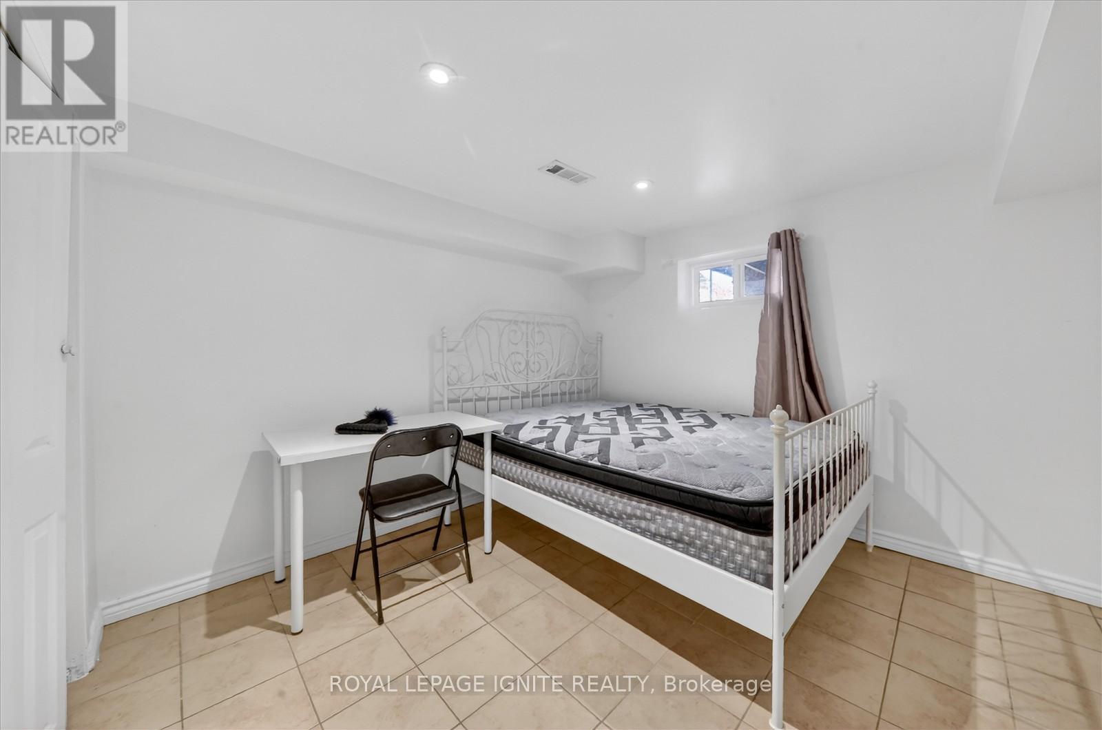 12 Kanarick Crescent, Toronto, Ontario  M3L 1P4 - Photo 19 - W12837150