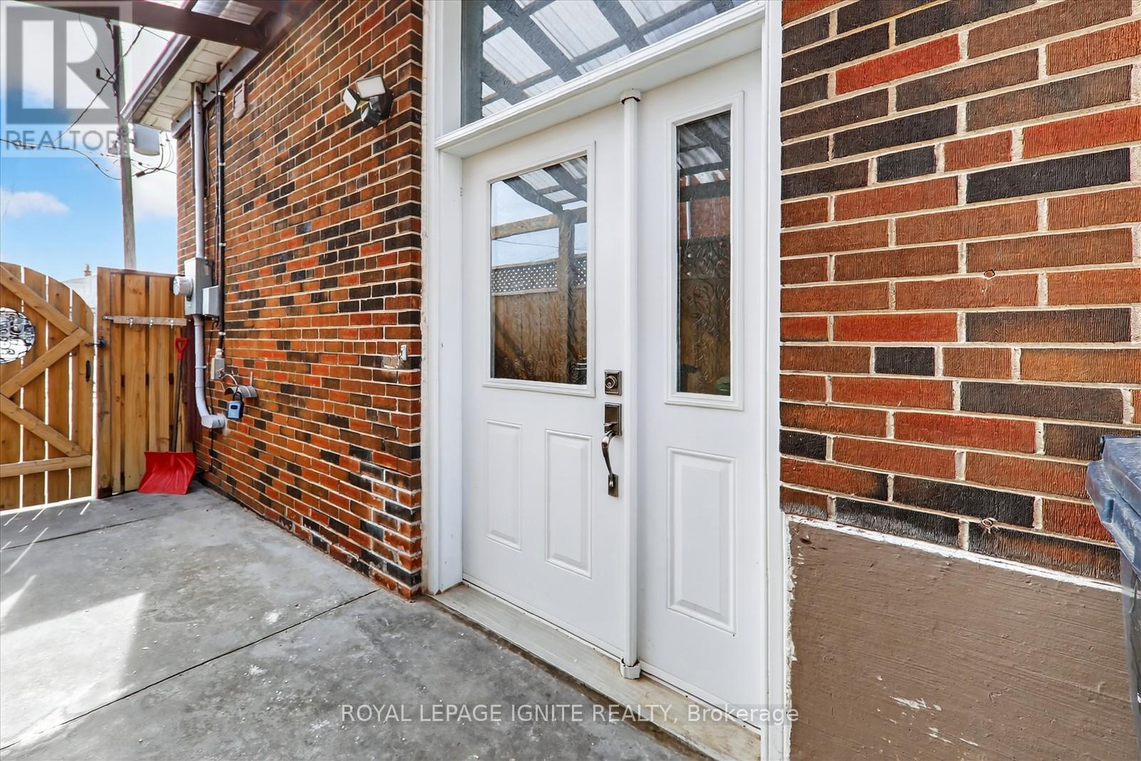 12 Kanarick Crescent, Toronto, Ontario  M3L 1P4 - Photo 2 - W12837150