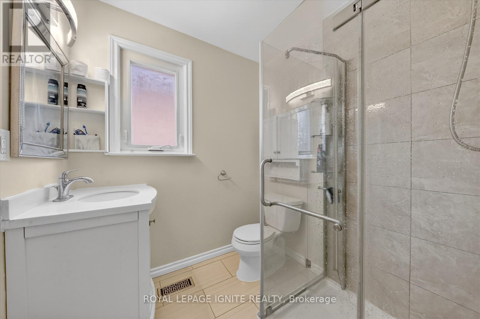 12 Kanarick Crescent, Toronto, Ontario  M3L 1P4 - Photo 7 - W12837150