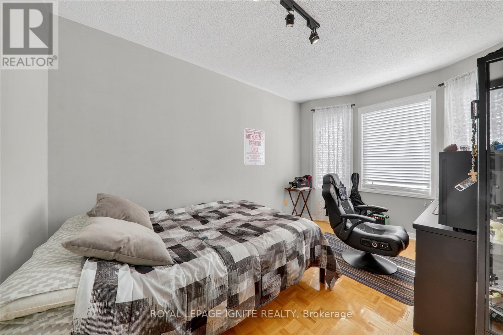 136 Chipmunk Crescent, Brampton, Ontario  L6R 1B7 - Photo 14 - W12837156
