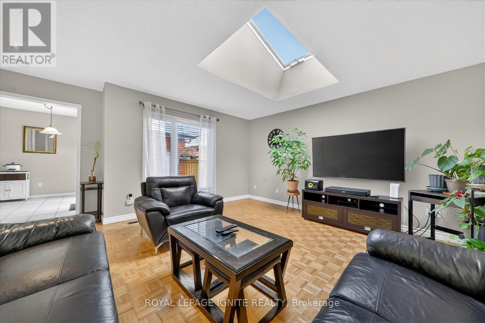 136 Chipmunk Crescent, Brampton, Ontario  L6R 1B7 - Photo 2 - W12837156