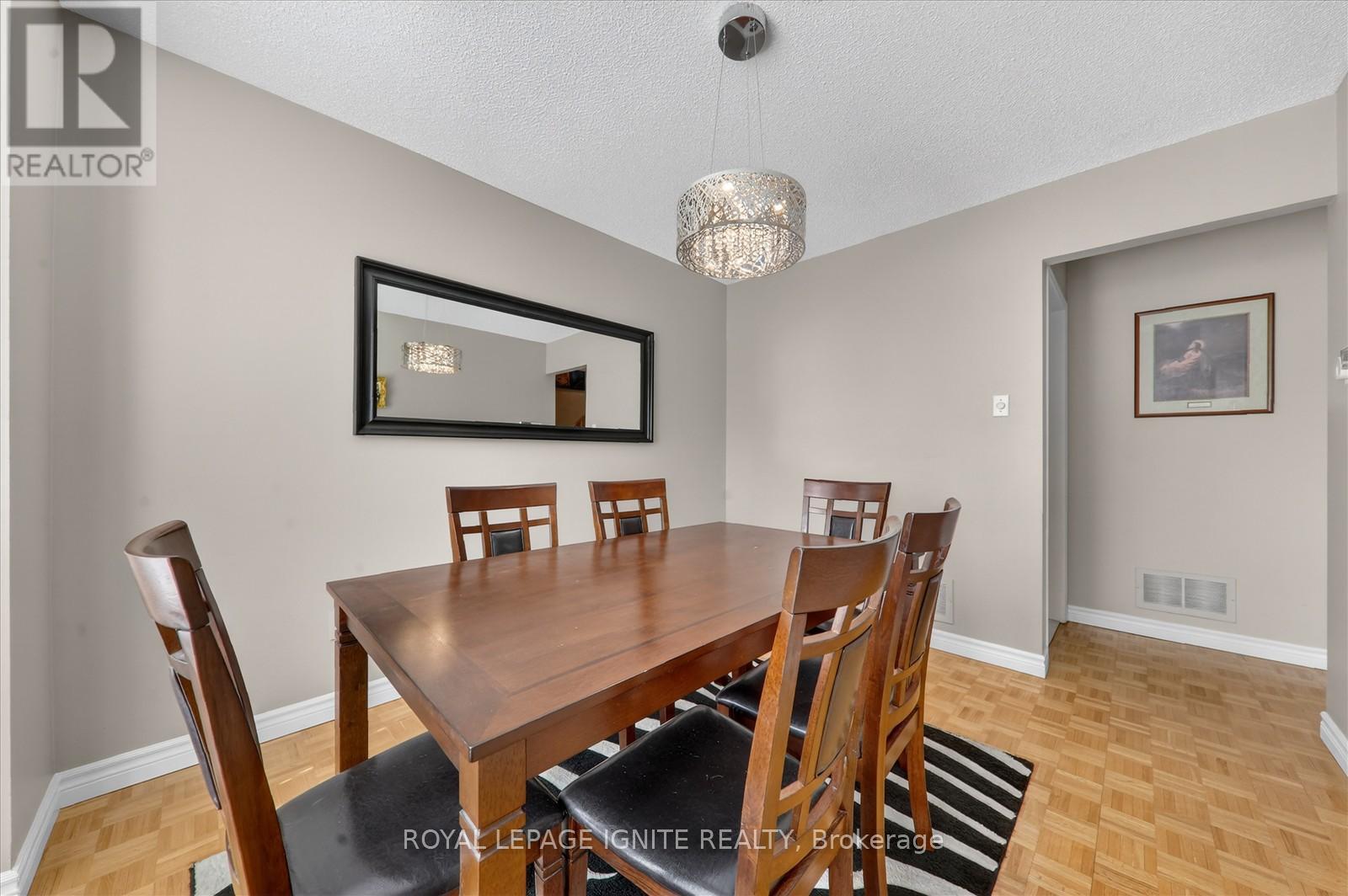 136 Chipmunk Crescent, Brampton, Ontario  L6R 1B7 - Photo 9 - W12837156