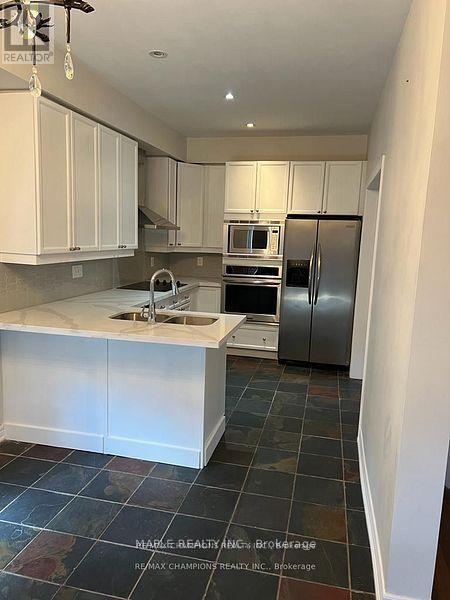 2383 Hilda Drive, Oakville, Ontario  L6H 7N5 - Photo 4 - W12837162