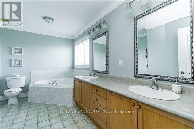 3717 Brinwood Gate, Mississauga, Ontario  L5M 7G9 - Photo 9 - W12837172