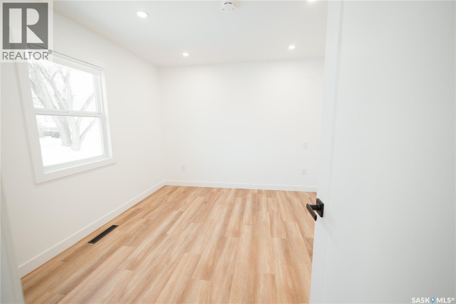 1041 Hastings Street, Moose Jaw, Saskatchewan  S6H 5R7 - Photo 10 - SK029471