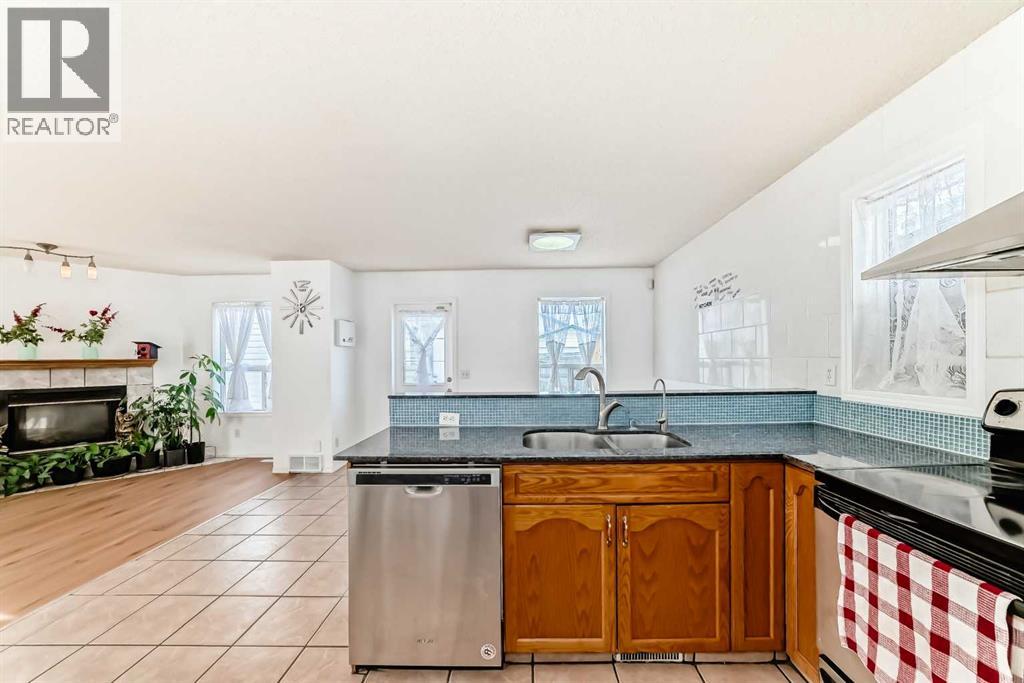 302 Applewood Drive Se, Calgary, Alberta  T2A 7V4 - Photo 8 - A2287724