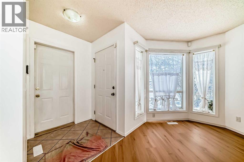 302 Applewood Drive Se, Calgary, Alberta  T2A 7V4 - Photo 5 - A2287724