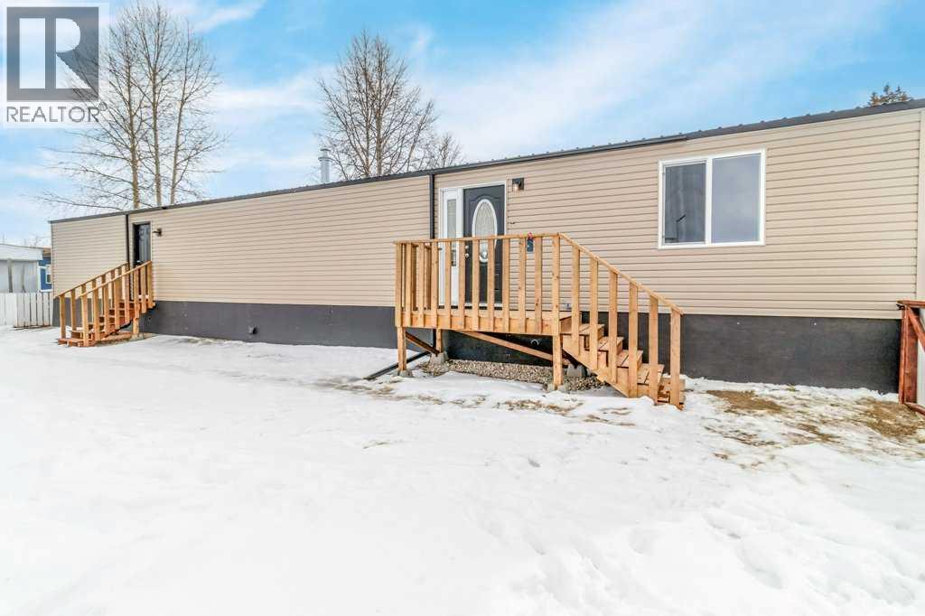 Unit 27, 4402 48 Avenue, Sylvan Lake, Alberta  T4S 1N7 - Photo 2 - A2289391