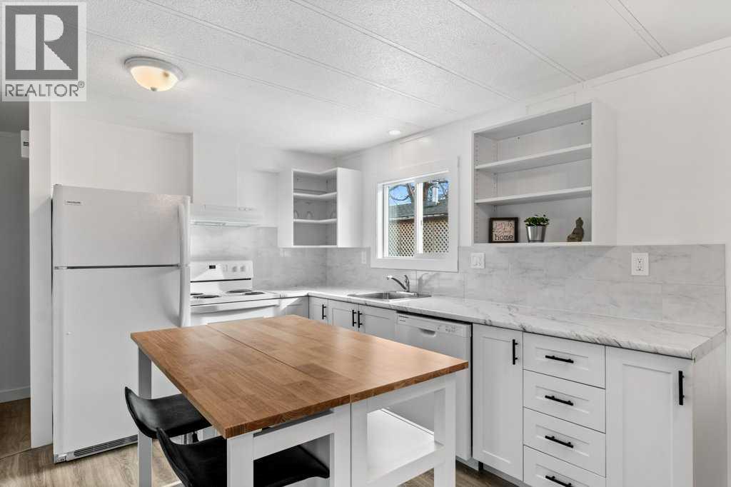 Unit 27, 4402 48 Avenue, Sylvan Lake, Alberta  T4S 1N7 - Photo 4 - A2289391