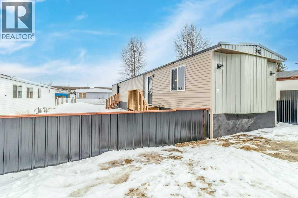 Unit 27, 4402 48 Avenue, Sylvan Lake, Alberta  T4S 1N7 - Photo 1 - A2289391