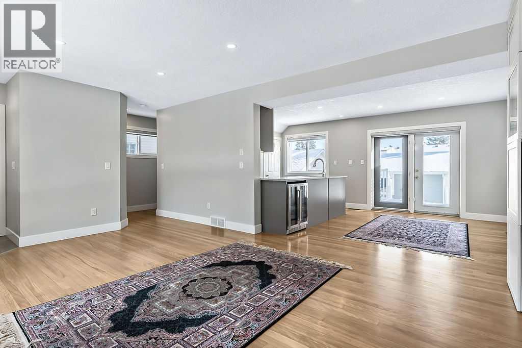 135 Amiens Crescent Sw, Calgary, Alberta  T2T 6E7 - Photo 3 - A2290183