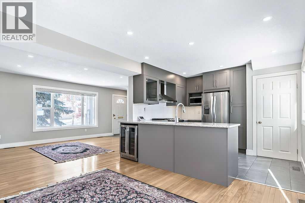 135 Amiens Crescent Sw, Calgary, Alberta  T2T 6E7 - Photo 5 - A2290183