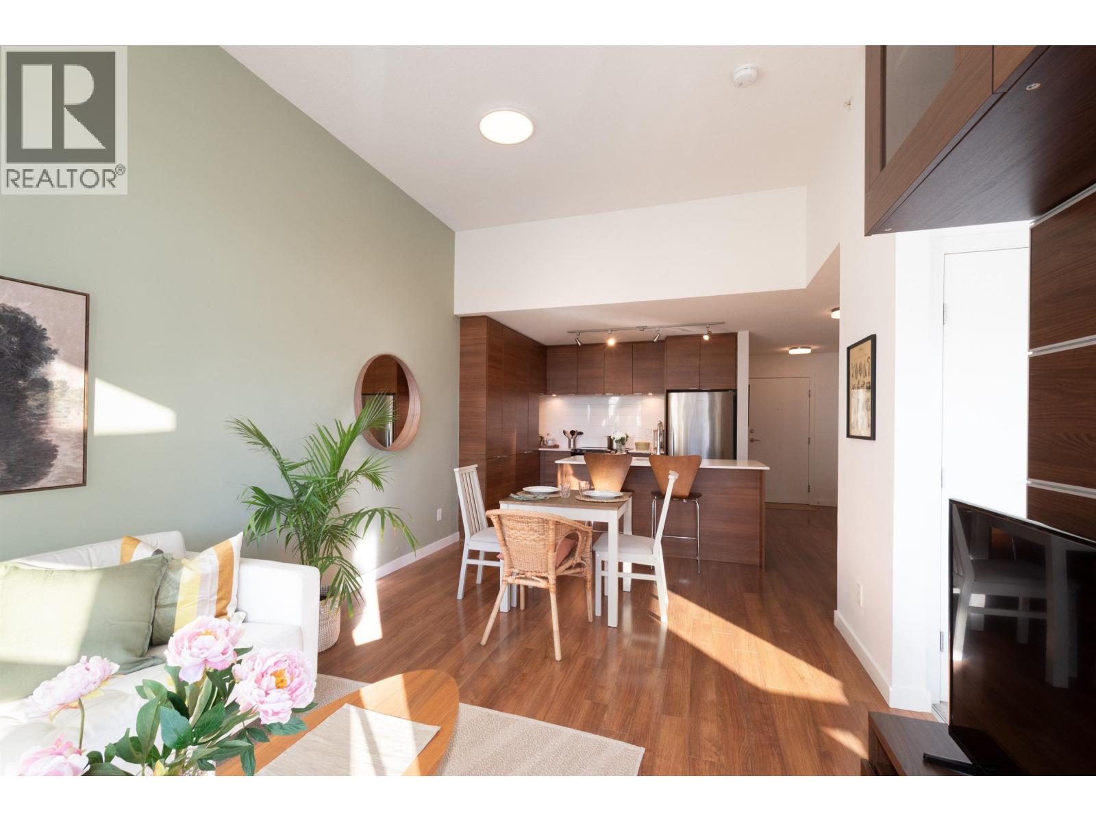 507 1677 LLOYD AVENUE, north vancouver, British Columbia