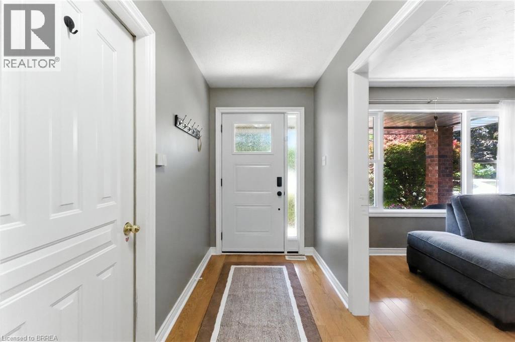 8 Allensgate Drive, Brantford, Ontario  N3V 1C7 - Photo 5 - 40808947