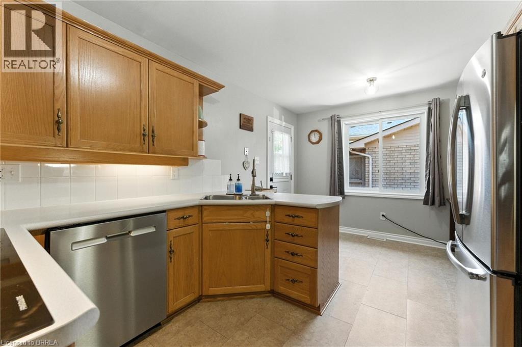 8 Allensgate Drive, Brantford, Ontario  N3V 1C7 - Photo 11 - 40808947