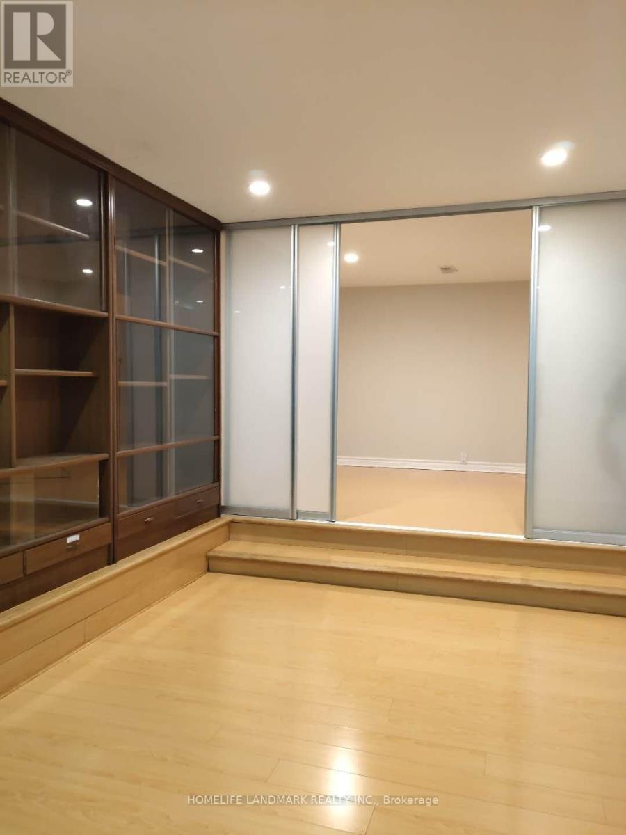 62 Cresthaven Drive, Toronto, Ontario  M2H 1M3 - Photo 2 - C12837202