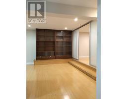 62 CRESTHAVEN DRIVE, Toronto, Ontario