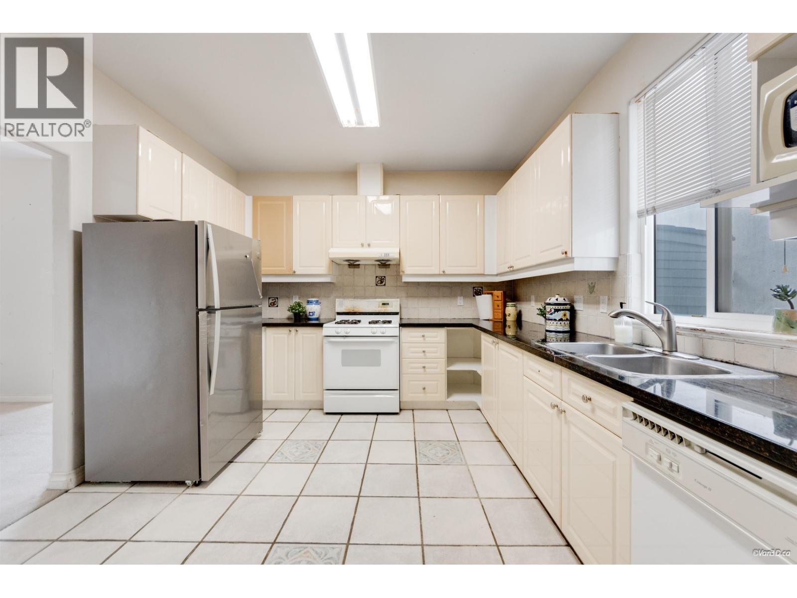 5177 Carson Street, Burnaby, British Columbia  V5J 2Z1 - Photo 7 - R3095103