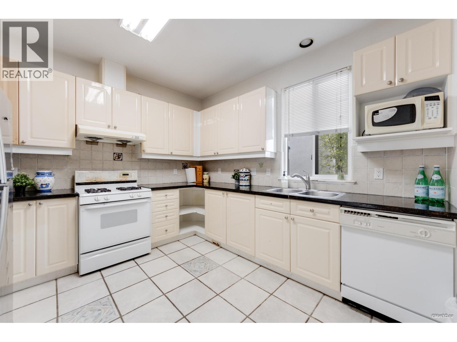 5177 Carson Street, Burnaby, British Columbia  V5J 2Z1 - Photo 8 - R3095103