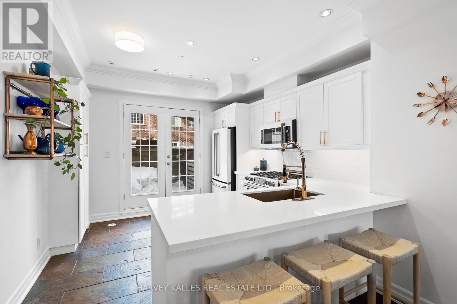 17 Peelar Mews, Toronto, Ontario  M8Y 0B1 - Photo 3 - W12822606