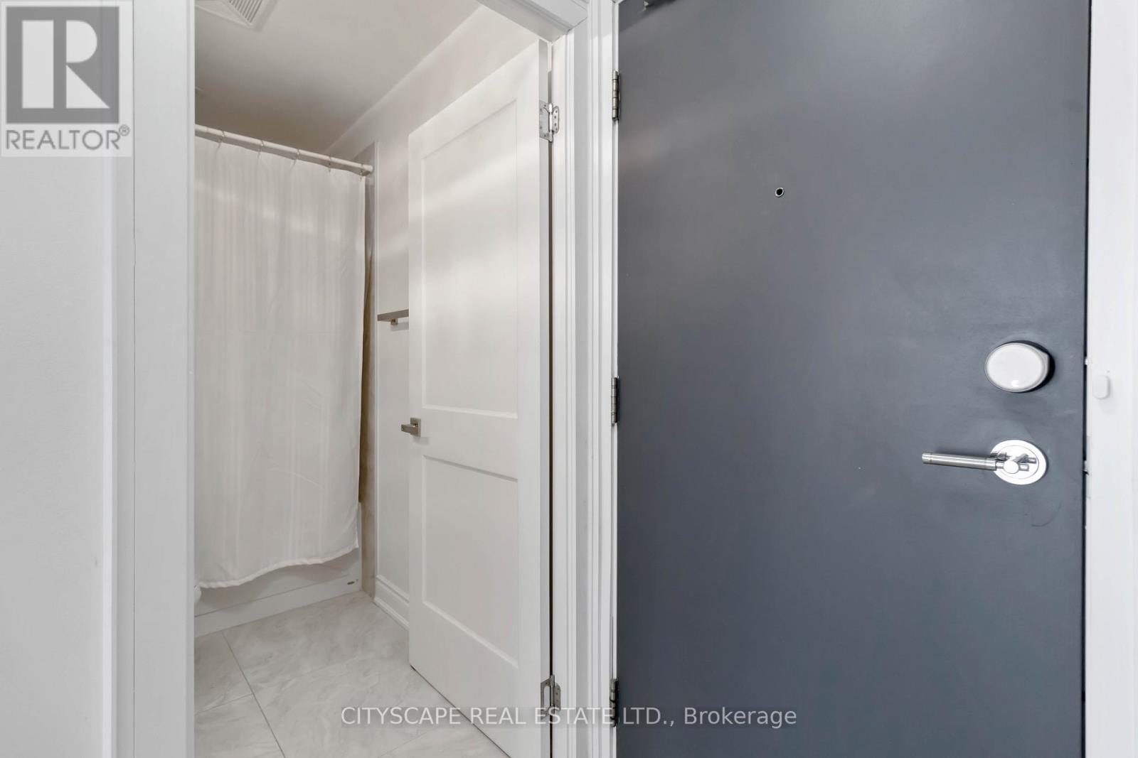 1708 - 4070 Confederation Parkway, Mississauga, Ontario  L5B 0E9 - Photo 10 - W12837186