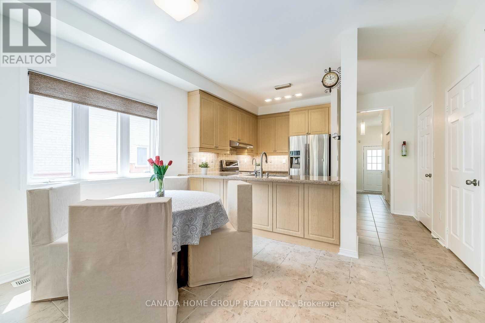 5189 Angel Stone Drive, Mississauga, Ontario  L5M 0L5 - Photo 4 - W12837196