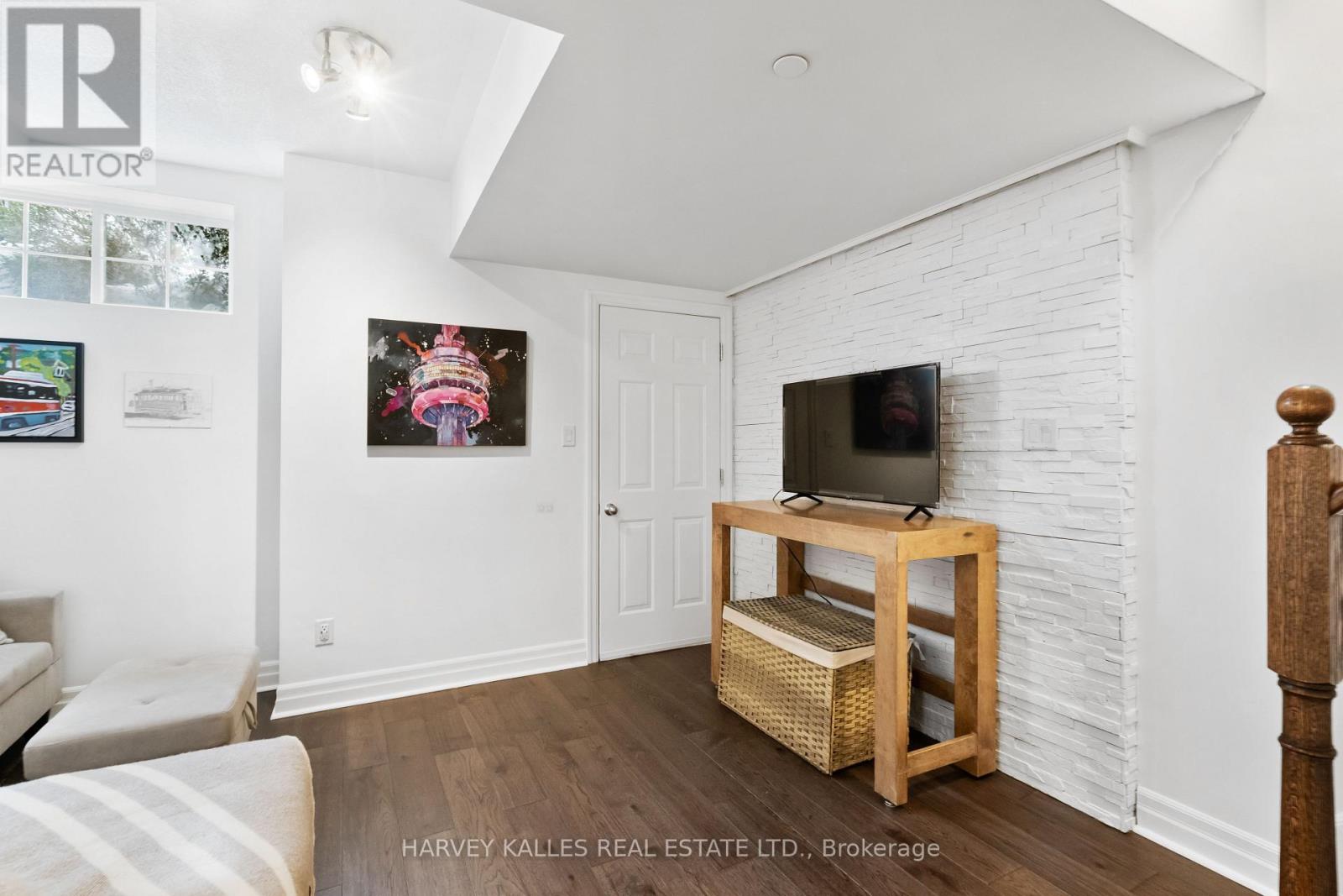 17 Peelar Mews, Toronto, Ontario  M8Y 0B1 - Photo 32 - W12822606