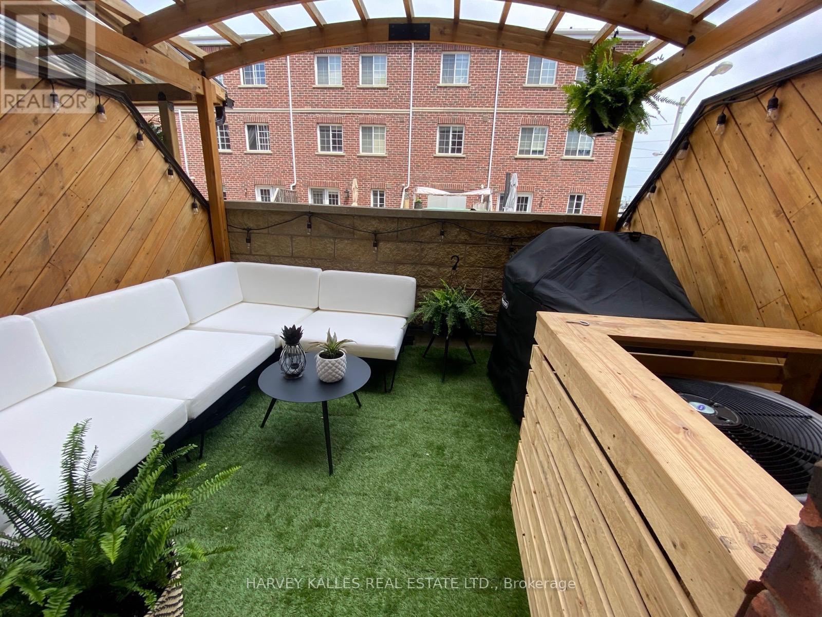 17 Peelar Mews, Toronto, Ontario  M8Y 0B1 - Photo 37 - W12822606