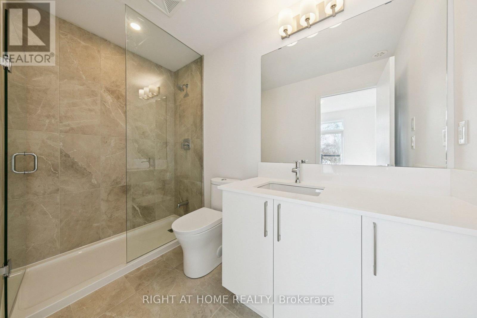 Th30 (Unit# 9) - 496 Plains Road E, Burlington, Ontario  L7T 2E1 - Photo 9 - W12828942