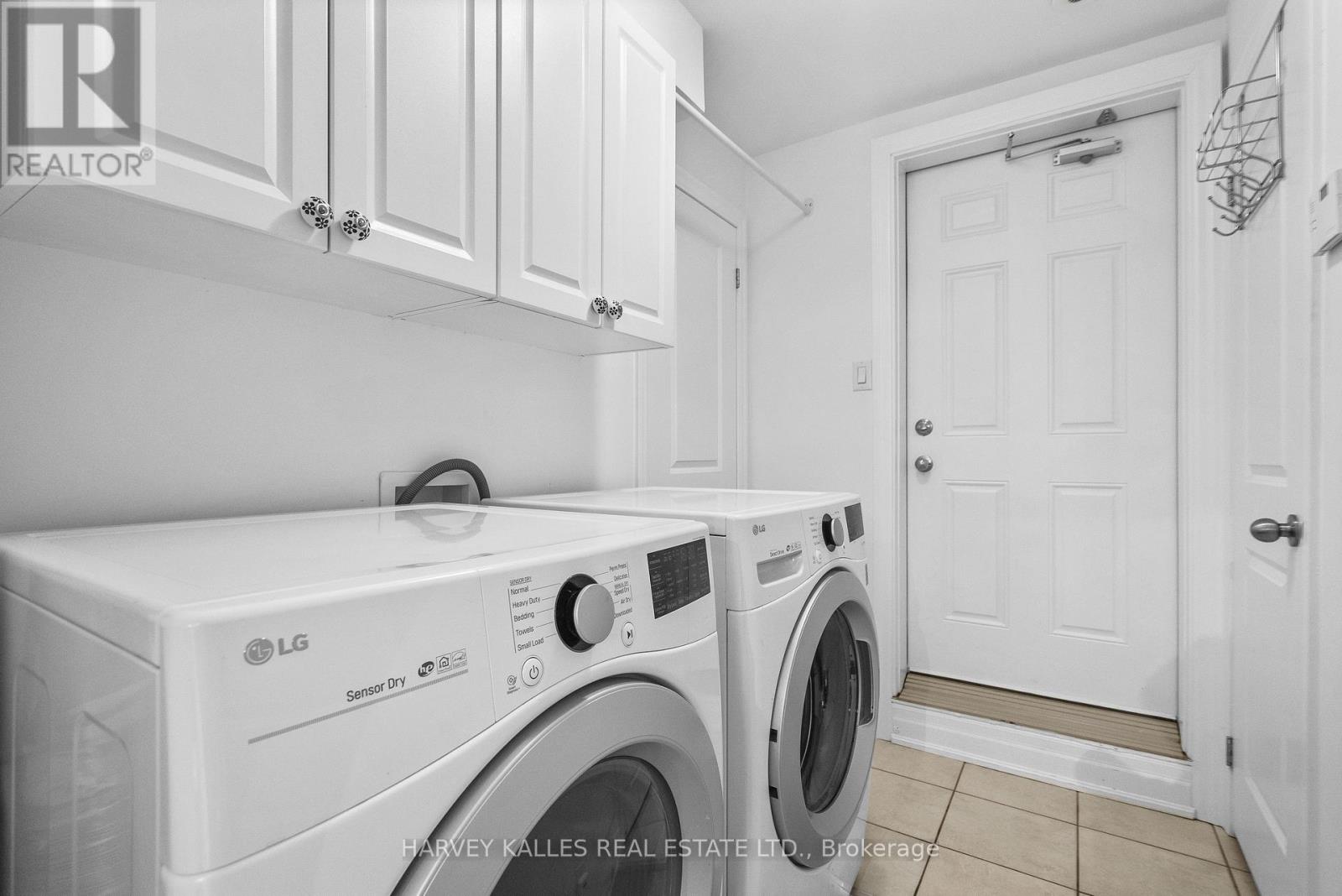 17 Peelar Mews, Toronto, Ontario  M8Y 0B1 - Photo 34 - W12822606