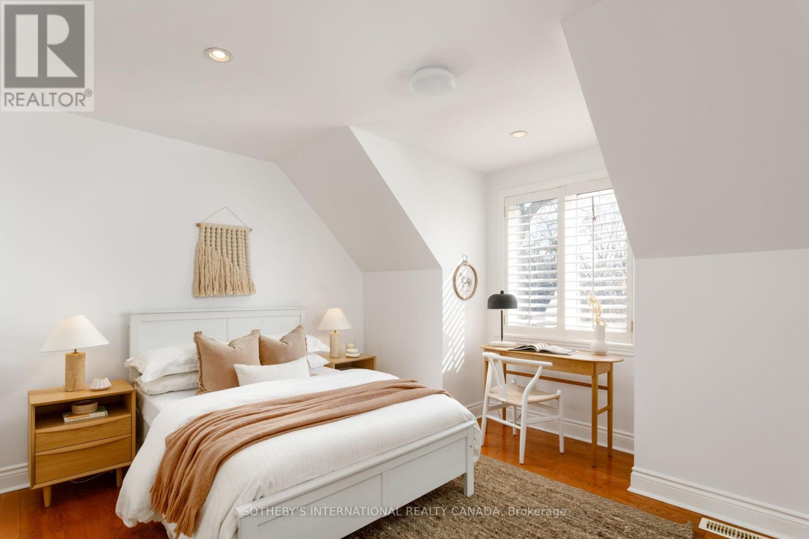 92 Delma Drive, Toronto, Ontario  M8W 4P1 - Photo 25 - W12836476