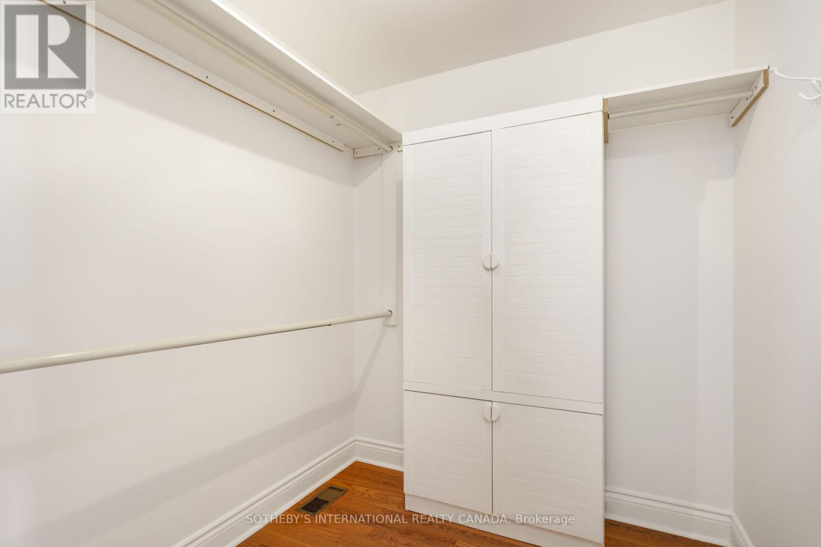 92 Delma Drive, Toronto, Ontario  M8W 4P1 - Photo 24 - W12836476