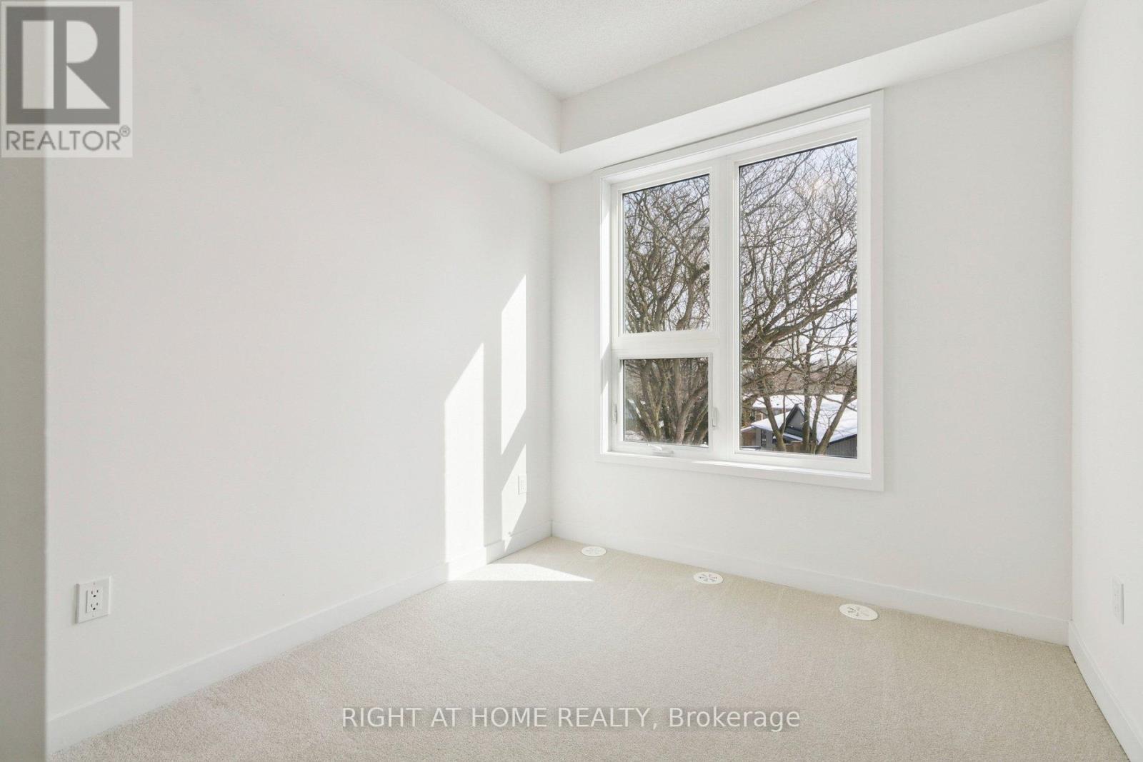 Th30 (Unit# 9) - 496 Plains Road E, Burlington, Ontario  L7T 2E1 - Photo 11 - W12828942