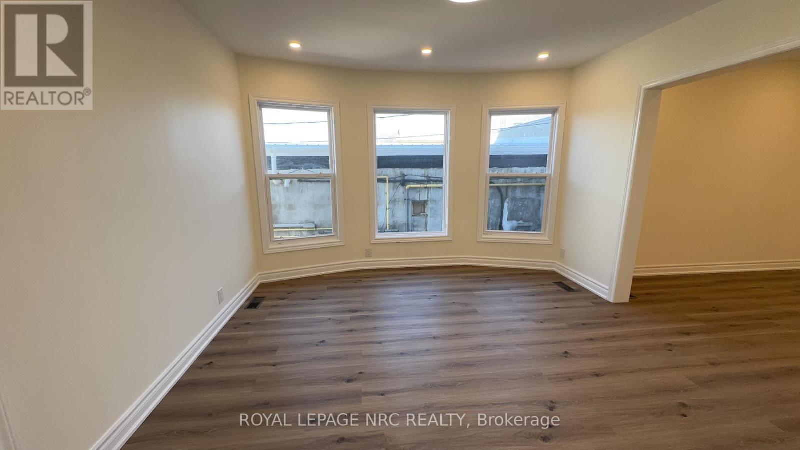 4677 Crysler Avenue, Niagara Falls, Ontario  L2E 3V7 - Photo 5 - X12837228