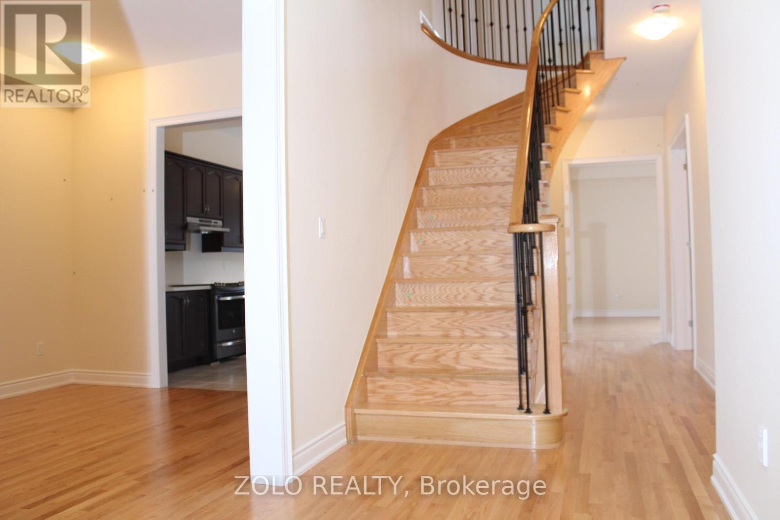 207 Gardiner Drive, Bradford West Gwillimbury (Bradford), Ontario  L3Z 0J5 - Photo 10 - N12837274