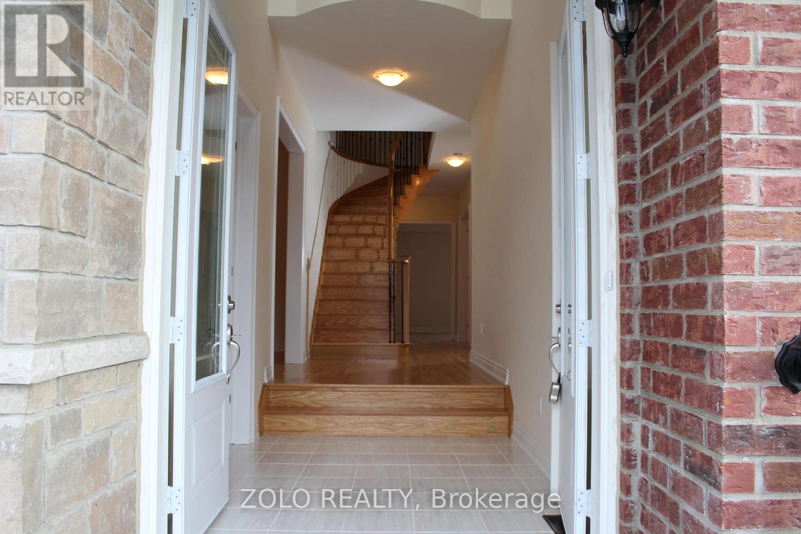 207 Gardiner Drive, Bradford West Gwillimbury (Bradford), Ontario  L3Z 0J5 - Photo 12 - N12837274