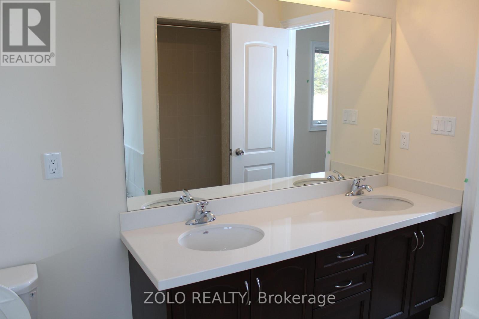 207 Gardiner Drive, Bradford West Gwillimbury (Bradford), Ontario  L3Z 0J5 - Photo 15 - N12837274